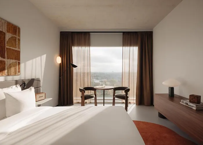 Отель Tropen 3*