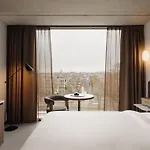 Tropen Hotel